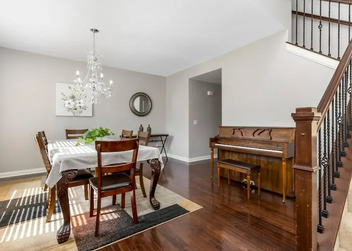 Сasa de vacaciones Modern 4br Near Airport Columbus