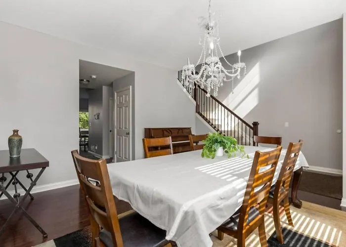 Сasa de vacaciones Modern 4br Near Airport