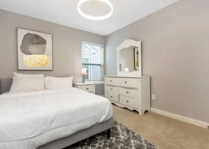 Modern 4br Near Airport
