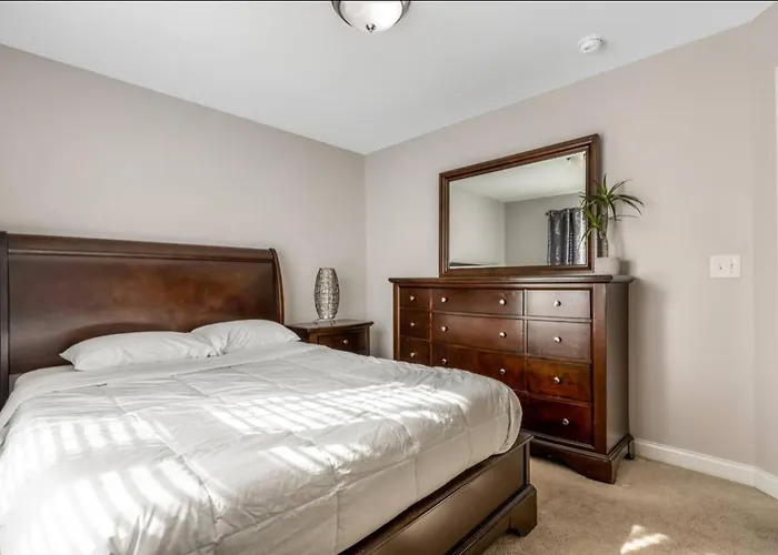 Modern 4br Near Airport Columbus